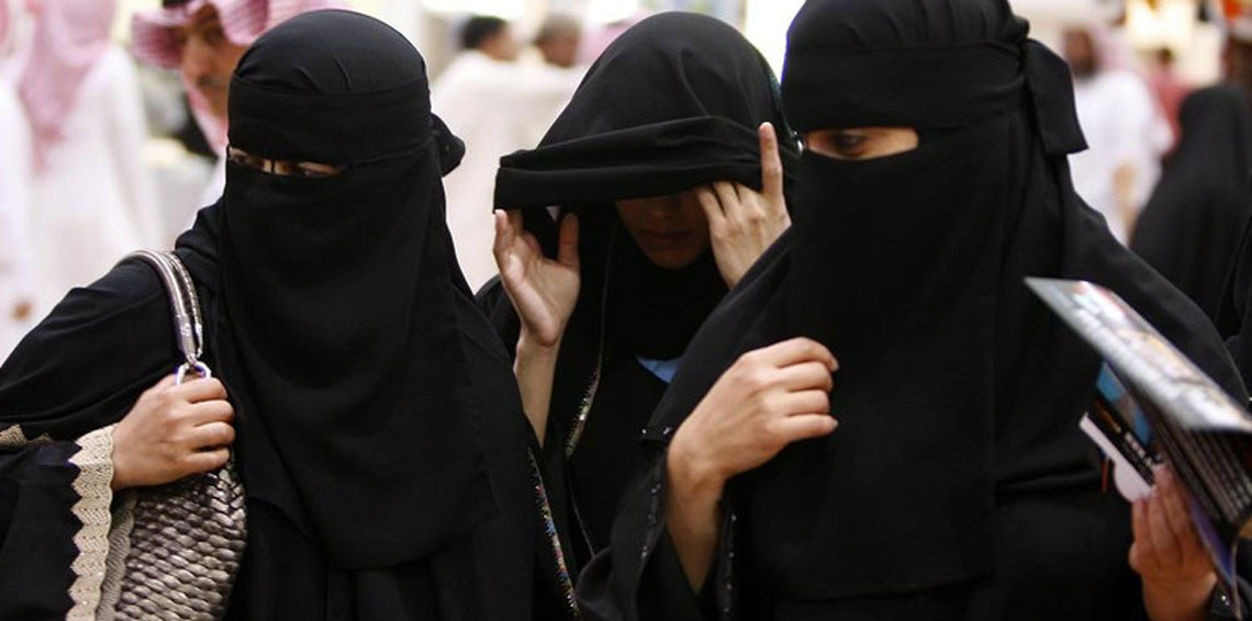 بالصور.. اعتداء غامض بـ”الأسيد” الحارق على