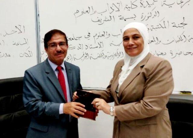 المكتبة الورقية والمكتبة الإلكترونية.. محاضرة للدكتور