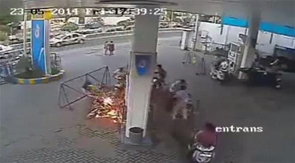 هندي ينجو بأعجوبة بعد انفجار هاتفه