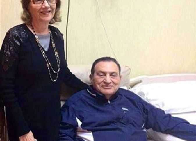 مبارك يطلب السماح من السعودية تأدية