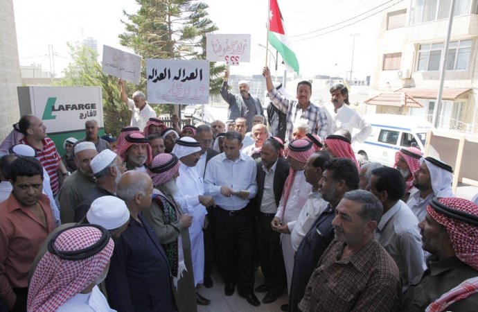 عمال لافارج يرفضون الإجازة مدفوعة الأجر