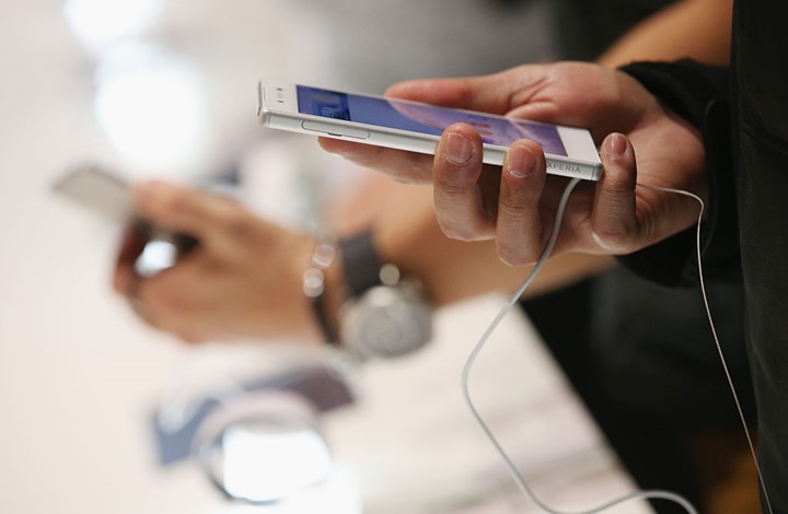 بالاسماء: هذه التطبيقات على هاتفك تسرقك