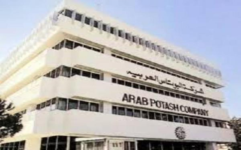 “البوتاس” تتبرع باجهزة ومعدات للقوات المسلحة