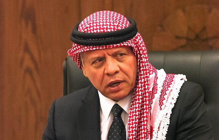 الملك يعزي عشيرة القرعان بني حسن