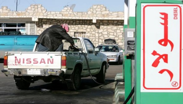 الحكومة تخفض البنزين والغاز وترفع الكاز