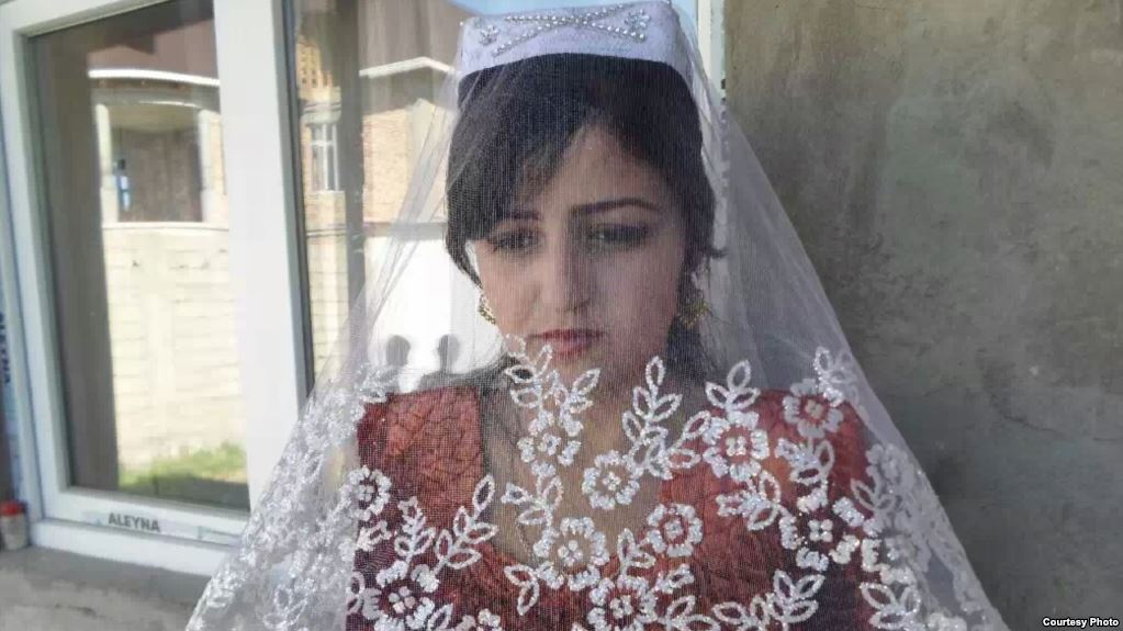 خضعت لعدة فحوص عذرية بعمر 18
