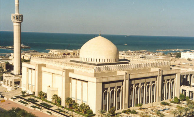 الجمعة في الكويت.. السنة والشيعة بمسجد