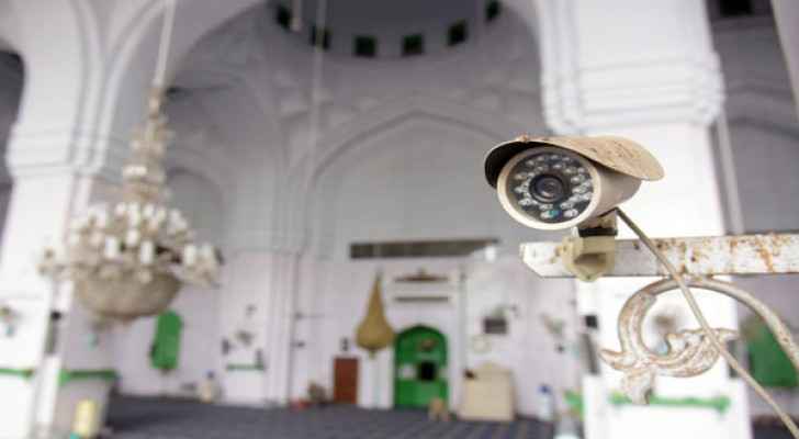 الإفتاء للمصلين: لا تنشغلوا بكاميرات مصلى