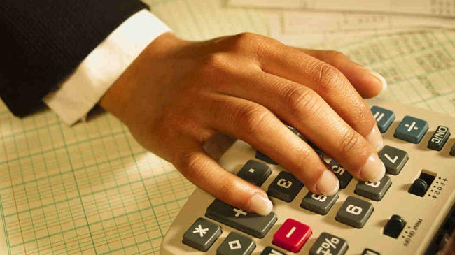 الحكومة تقرر اقتطاع 10% ممن تزيد