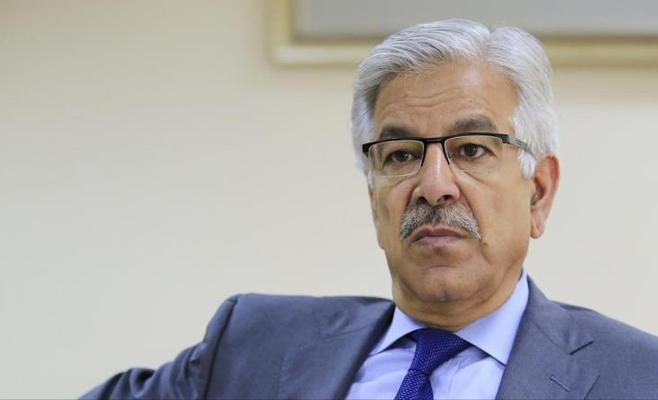 خبر كاذب يقود وزير الدفاع الباكستاني