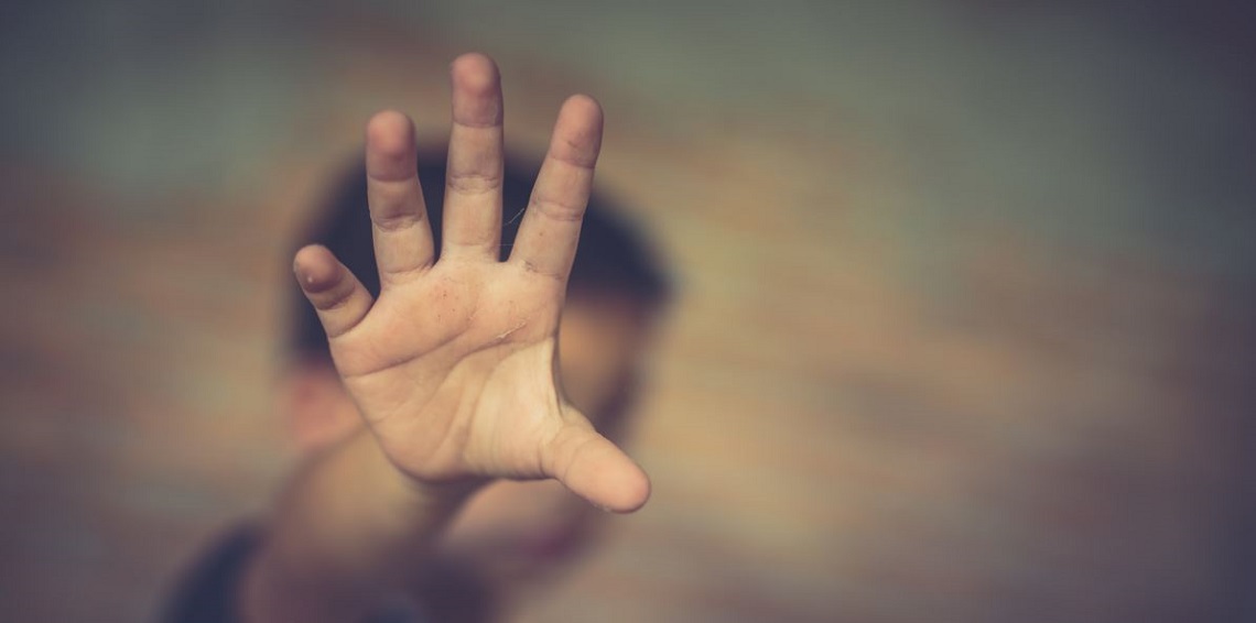 شاهد.. فيديو مرعب لمحاولة خطف طفلين