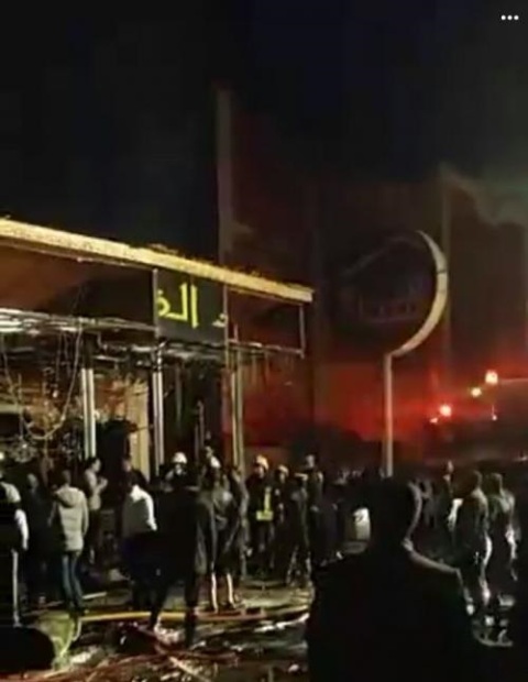 إربد.. حريق يلتهم معرضين لبيع الاجهزة