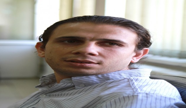 الزميل محمود منير عالق في الامارات
