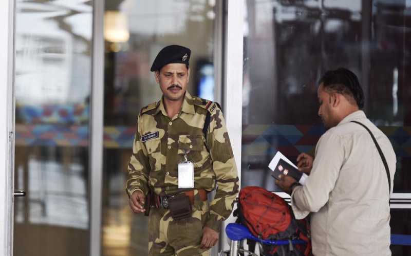 اتهامها بحمل قنبلة لتفجيرها لأنها رفضت