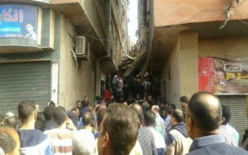 مقتل 10 أشخاص بانهيار عمارة بإحدى