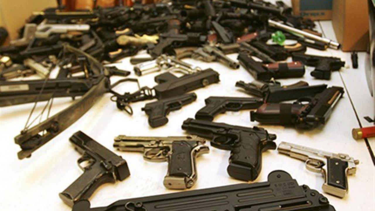 الأمن يضبط تجار أسلحة وعتاد في
