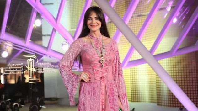 أم الراقصة نور تغادر الى الحج