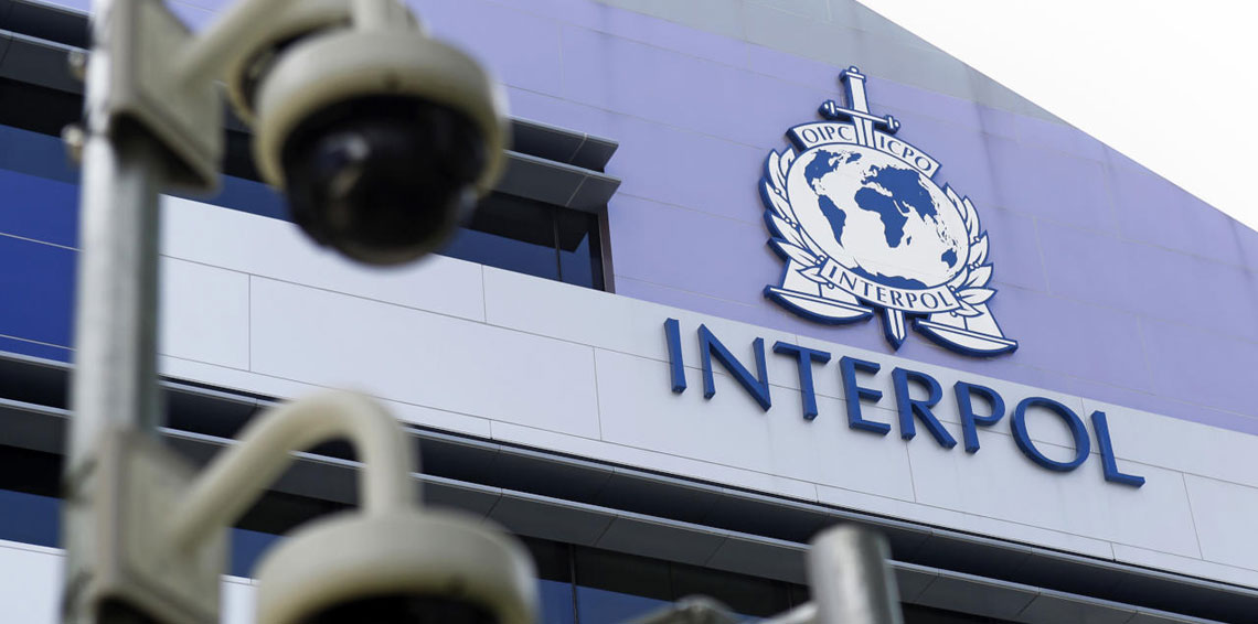 الكويت تلاحق أميرا خليجيا عبر “الإنتربول”