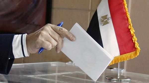 المصريون يقترعون في انتخابات محسومة سلفا