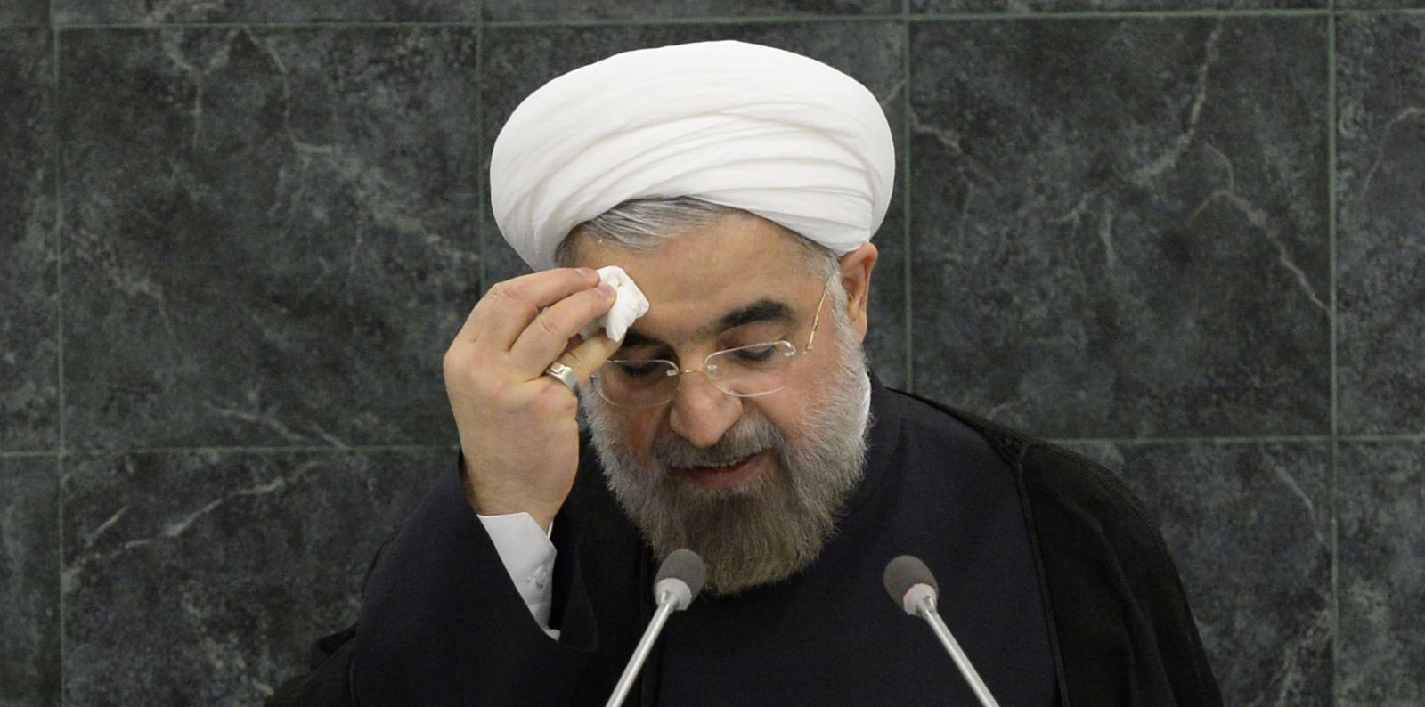 بعد موجة من الانتقادات.. روحاني يعين