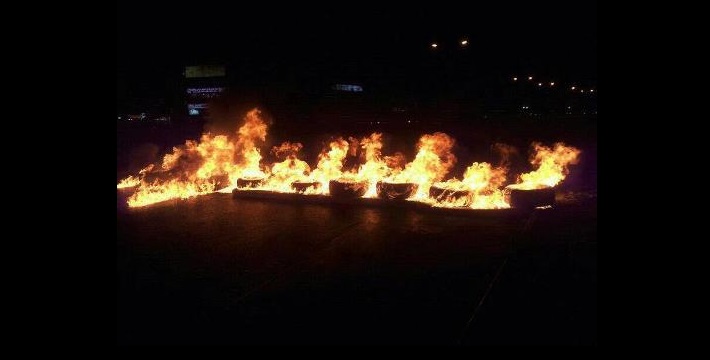 إصابة وإغلاق الطريق الرئيسي بغور المزرعة..