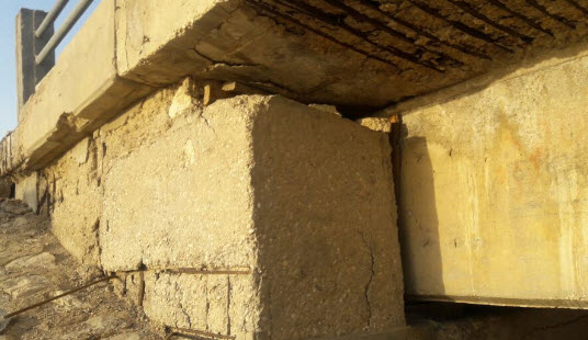 انهيار أجزاء من جسر غور الحديثة