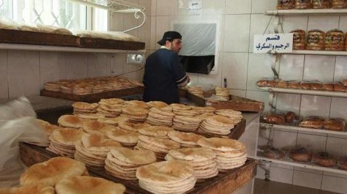 مخابز آلية وحجرية تهدد بالإغلاق.. وتطالب