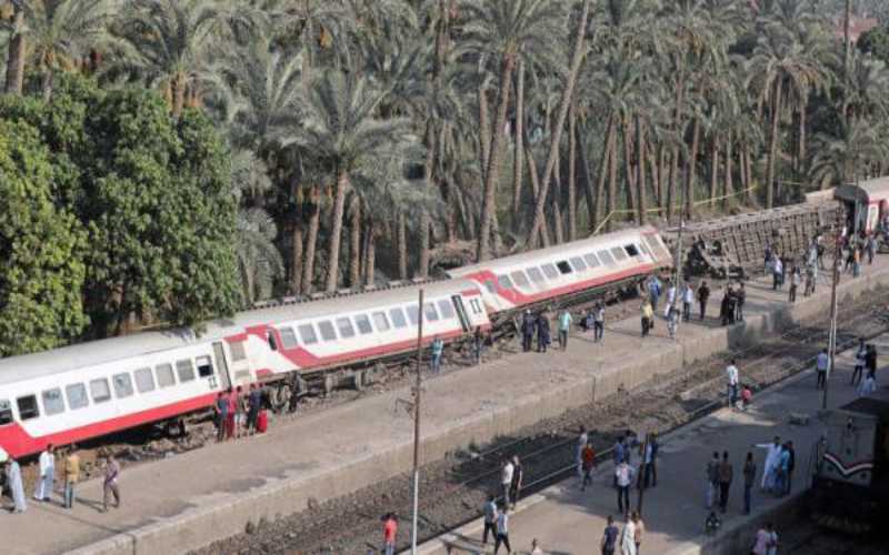مصر .. قطار يخرج عن القضبان