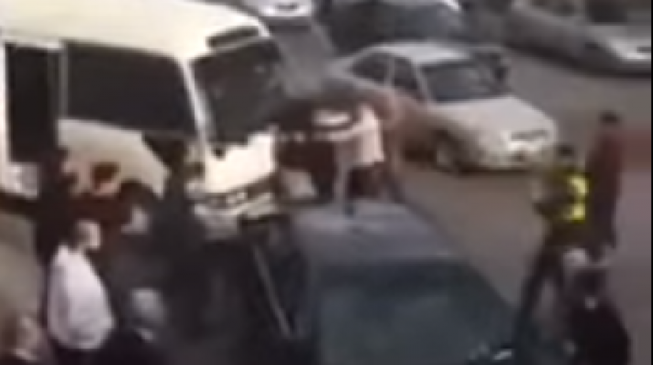 فيديو جديد لحادثة (الكونترولية) على دوار