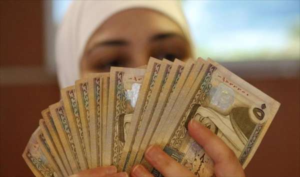النواب يطالبون زيادة رواتب الموظفين 50