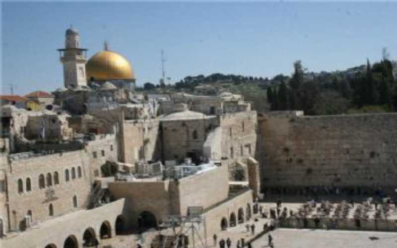القدس الثقافي يشهر كتابquot العالم في