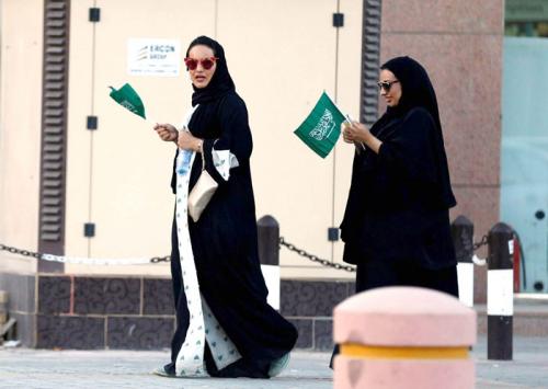 ترامب يصف سماح السعودية للنساء بقيادة