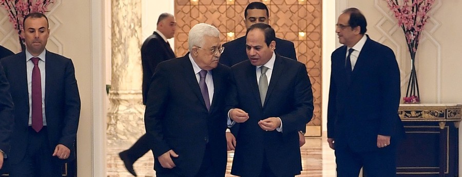 تقارب حماس ودحلان يقلقه .. أبومازن