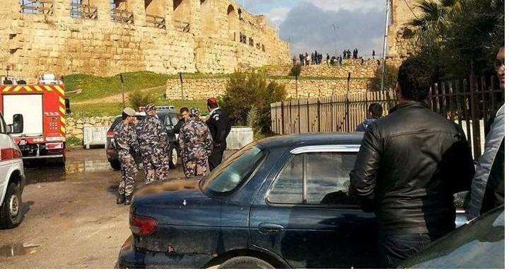 شابان يحاولان الانتحار من فوق أثار