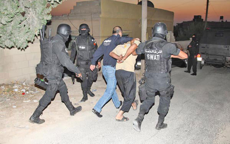 القبض على شخصين متورطين بسرقة منازل