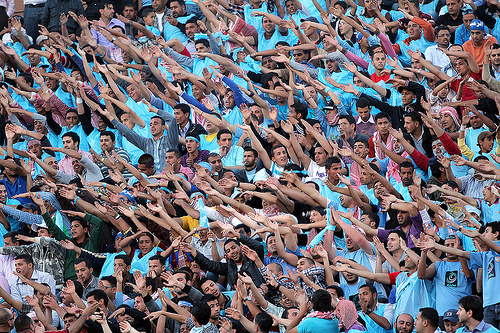 بالفيديو.. الجماهير تستقبل الفيصلي في المطار