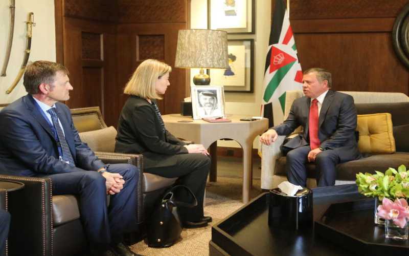 الملك يستقبل الممثلة العليا للشؤون الخارجية