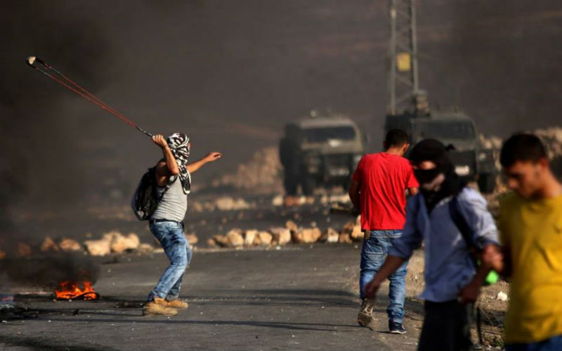مواجهات عنيفة بين الفلسطينيين وقوات الاحتلال