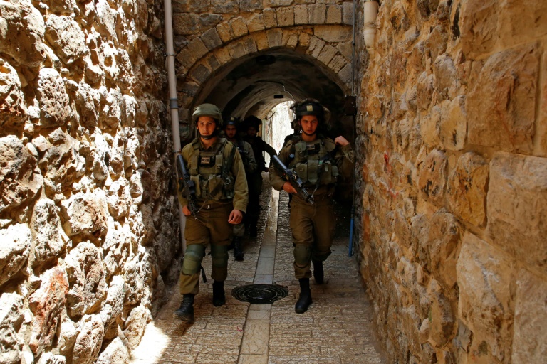 مستوطنون يستولون على منزل فلسطيني في
