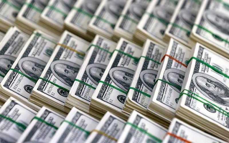 الدولار الأمريكي يرتفع والأنظار تتجه نحو
