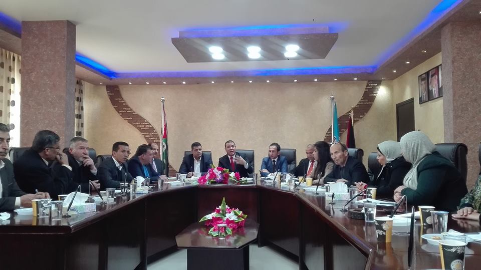 محافظ مادبا يؤكد أهمية العمل بروح