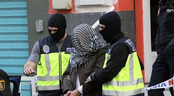 إسبانيا تعتقل 4 أشخاص يشتبه بصلتهم
