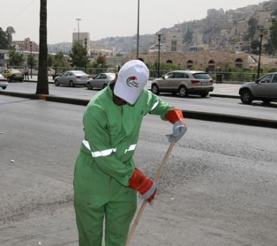 مطالب بـ (الثالث عشر) لعمال الأمانة