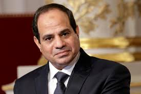 السيسي يعفو عن 100 سجين بينهم