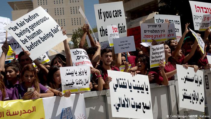 مسيحيون يحتجون على التمييز في النظام