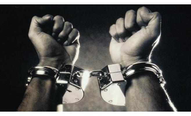 مطلوب بـ150 ألف دينار بقبضة الأمن