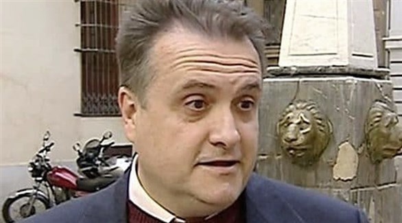 موظف يتغيب عن عمله 10 سنوات