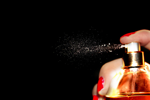 الغذاء والدواء تؤكد عدم وجود عطر