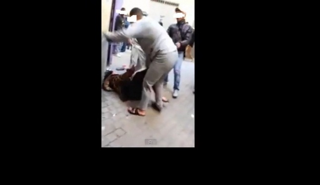 ستيني يضرب زوجته بعد شرائها ملابس