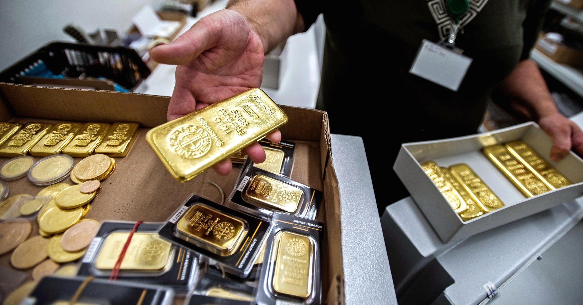 الذهب يهبط لأدنى سعر في أسبوعين